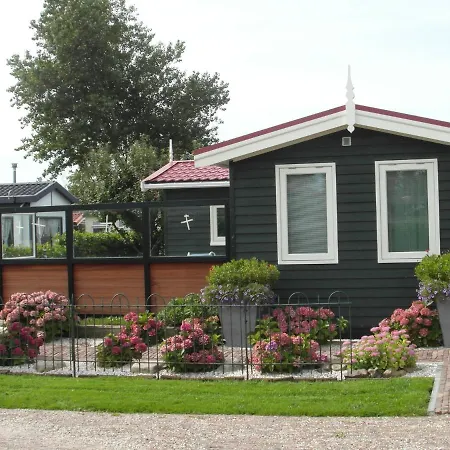 Nice Chalet With Garden, Near The Wadden Sea Dağ evi Hippolytushoef