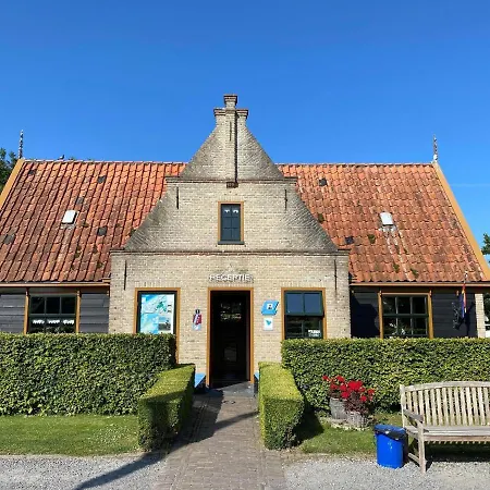 Dağ evi Nice Chalet With Garden, Near The Wadden Sea Hippolytushoef